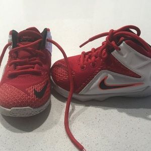Nike Lebrons Toddler Size 6 Barely Worn